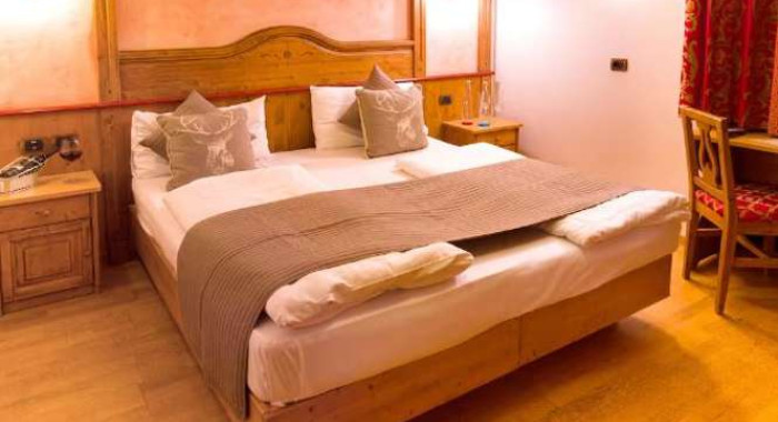 Il Caminetto Hotel (Canazei), Val di Fassa ski chalet, image 3